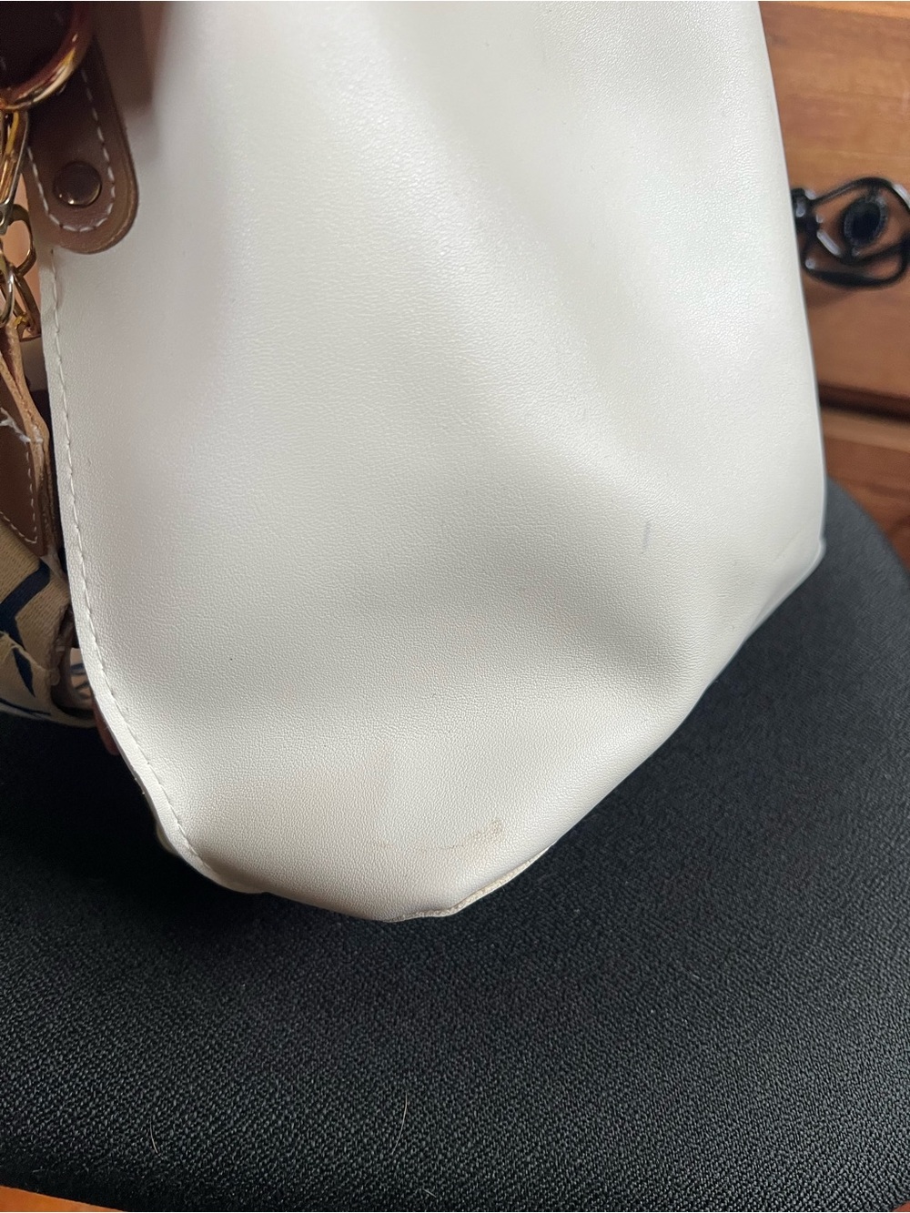 Stylish Cream Women’s Bucket Bag with Brown Accents - Picture 3 of 9